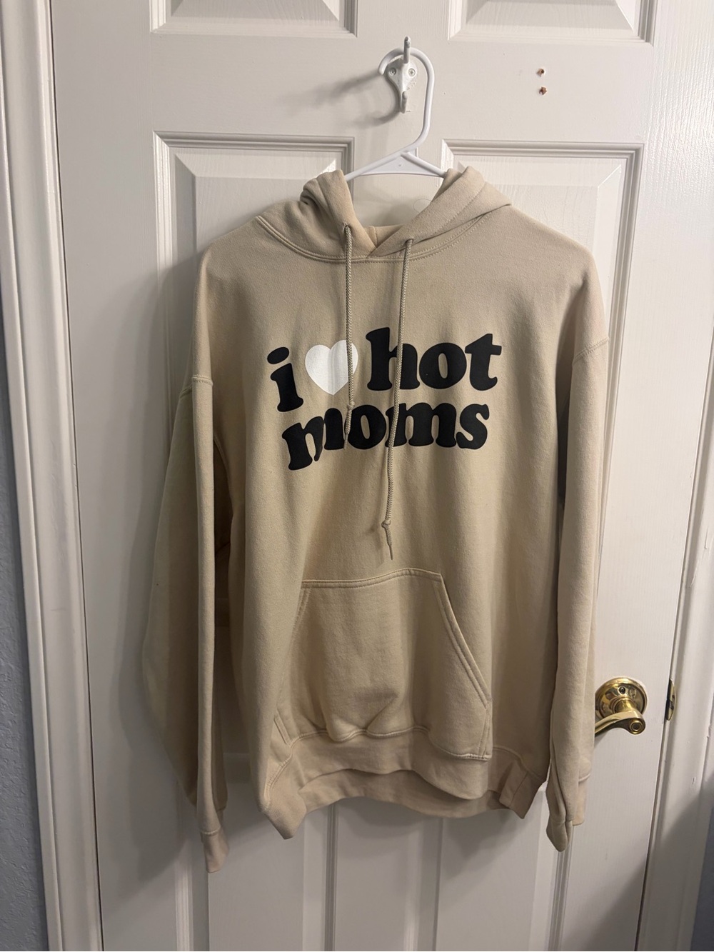 Comedy "I ♥ Hot Moms" Graphic Hoodie